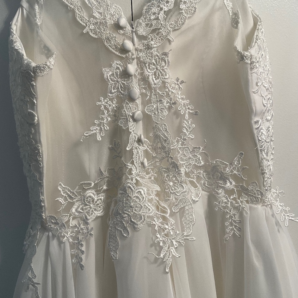 Custom Wedding gown - Picture 4 of 14